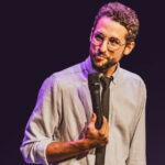 Galder Varas (IA) modera un debate literario